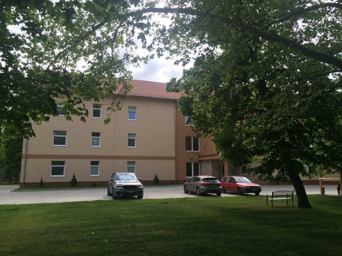 Smart Rooms Секешфехервар Экстерьер фото